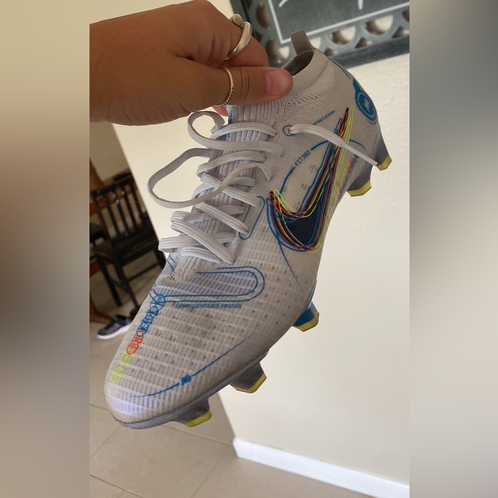 7.5 Nike Cleats